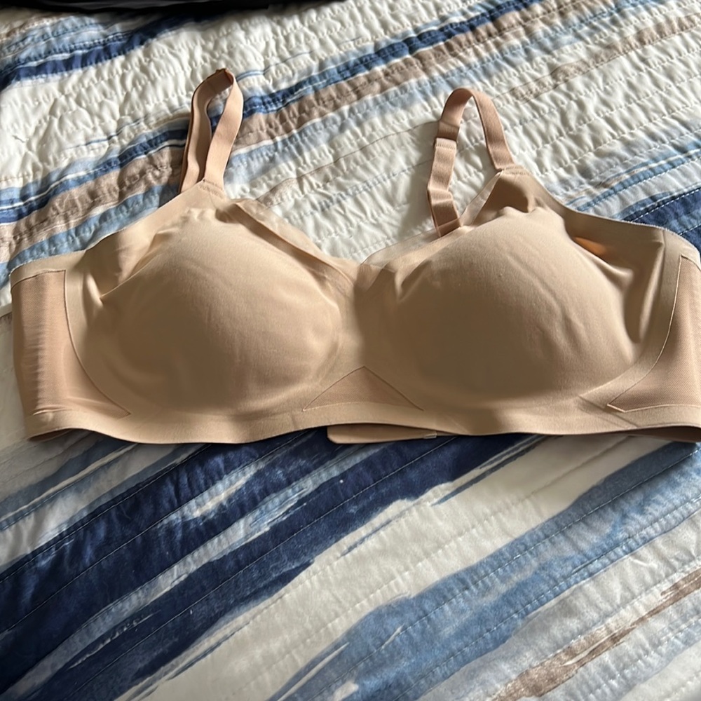 Honeylove Beige cross over wireless bra beige perfect condition